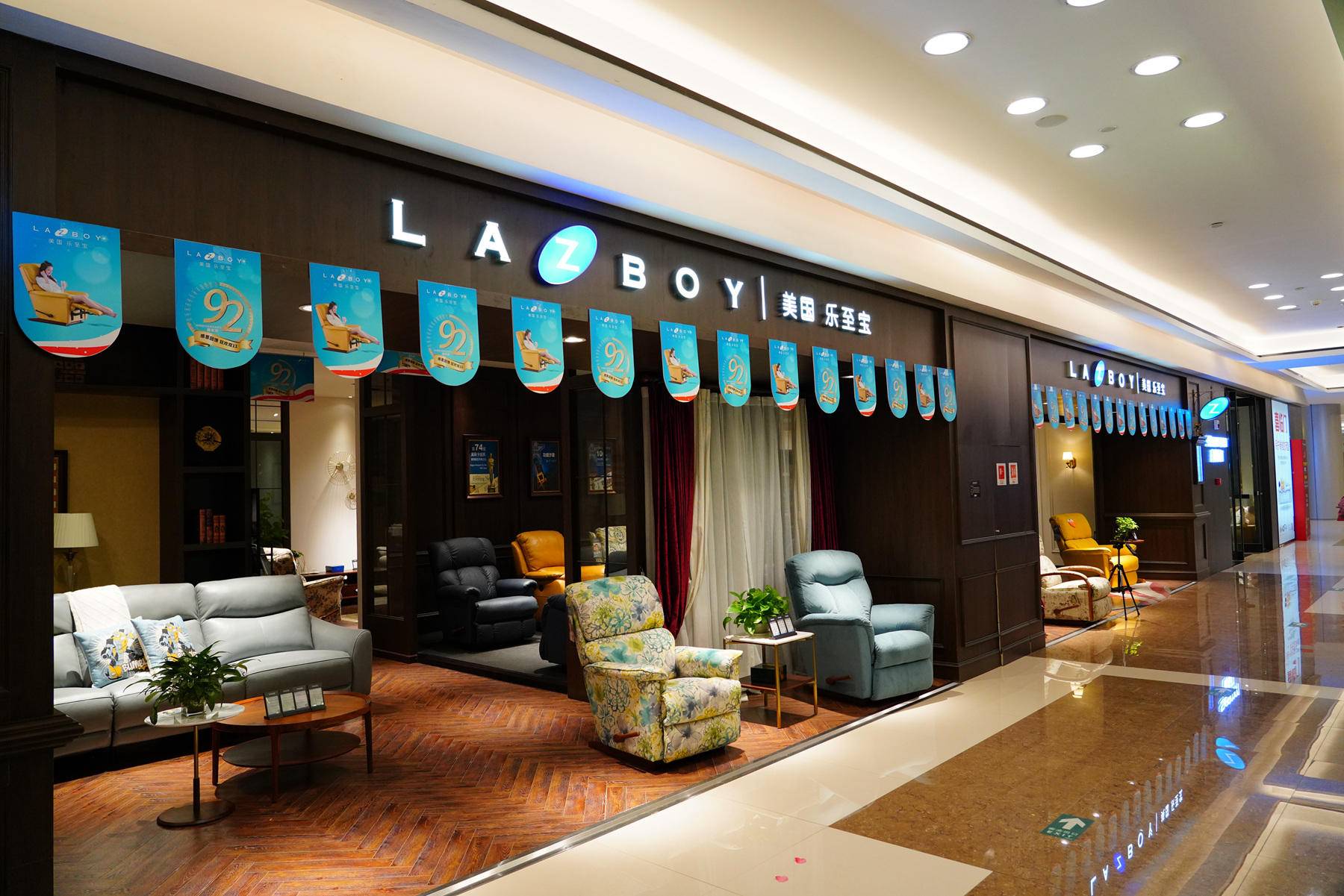 乐至宝沙发和芝华仕哪个档次高,乐至宝和芝华仕一万多沙发哪个好