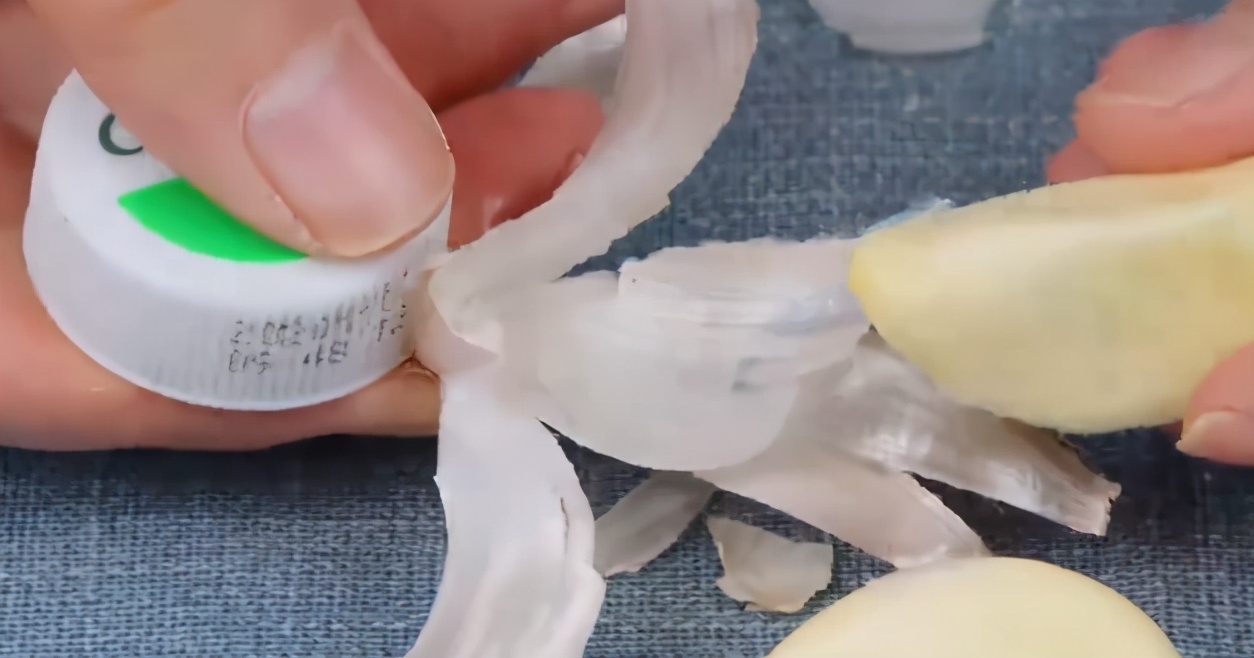 怎样剥大蒜皮又快又好妙招,怎样用小刀快速剥大蒜皮