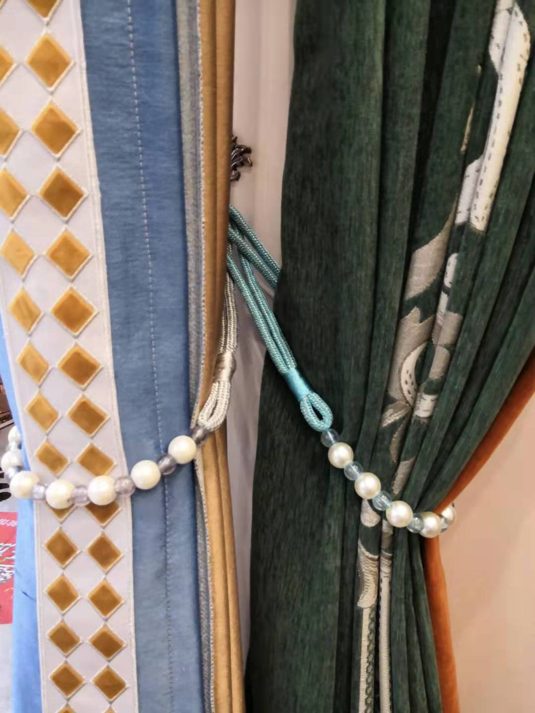 选购窗帘不将就，老婆挑选手感可佳的窗帘，提高房屋颜值