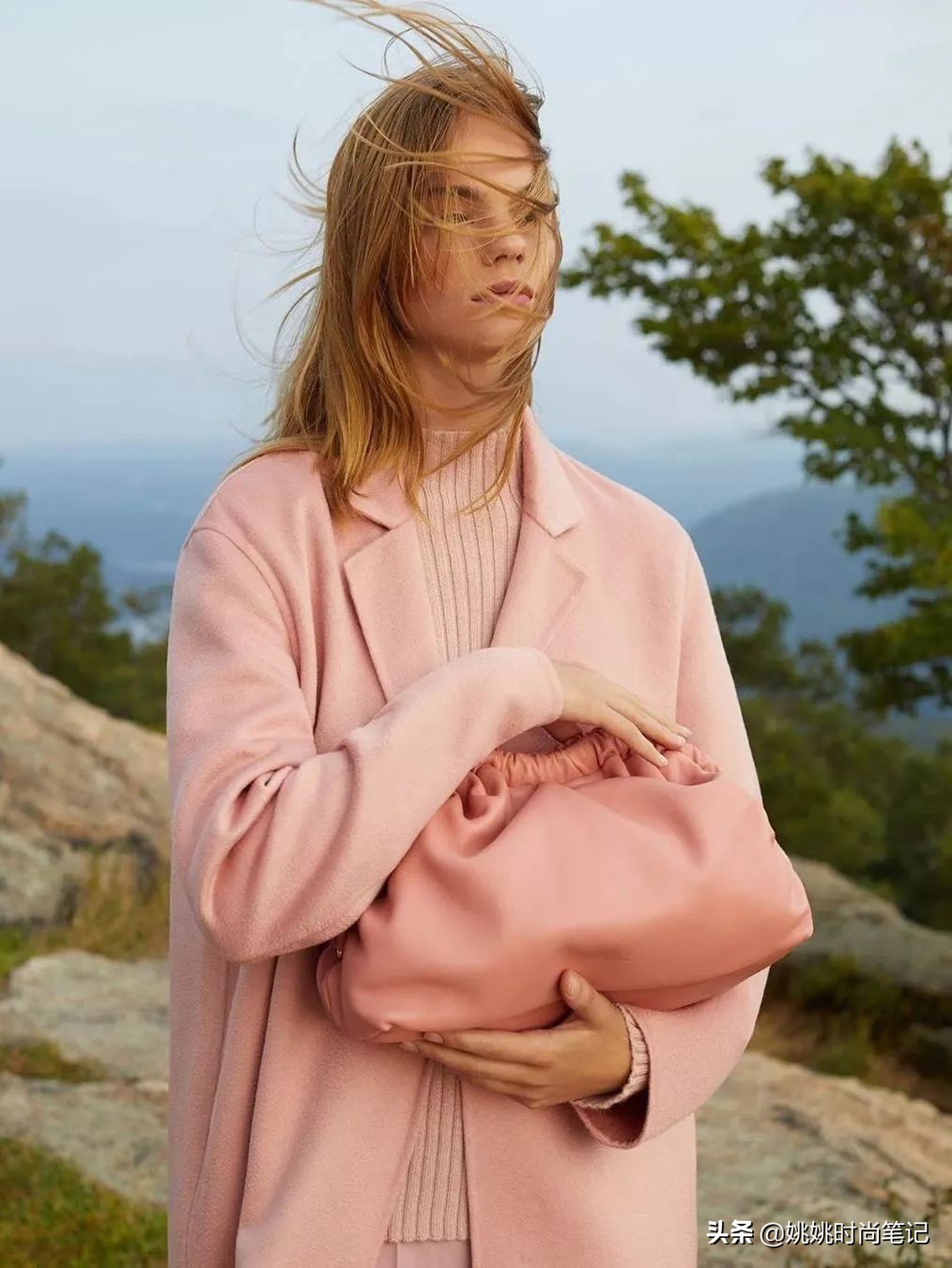 矮个子应该如何选大衣的长度,小个子大衣怎样穿出大气场