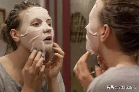 出油痘痘应该控油还是补水,皮肤出油又很干应该补水还是控油