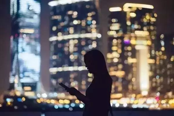 牙齿黑三角要及时修复吗,牙齿黑三角自愈图片