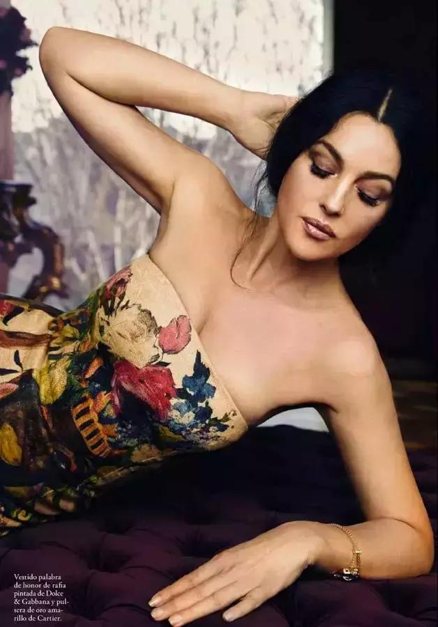 微胖胸大穿紧身衣服好看吗,微胖胸大应该怎么穿衣服