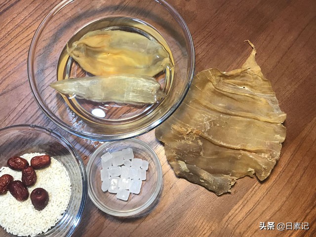 花胶的正确炖法和肉炖花胶吃法,即食花胶和自己熬汤的花胶