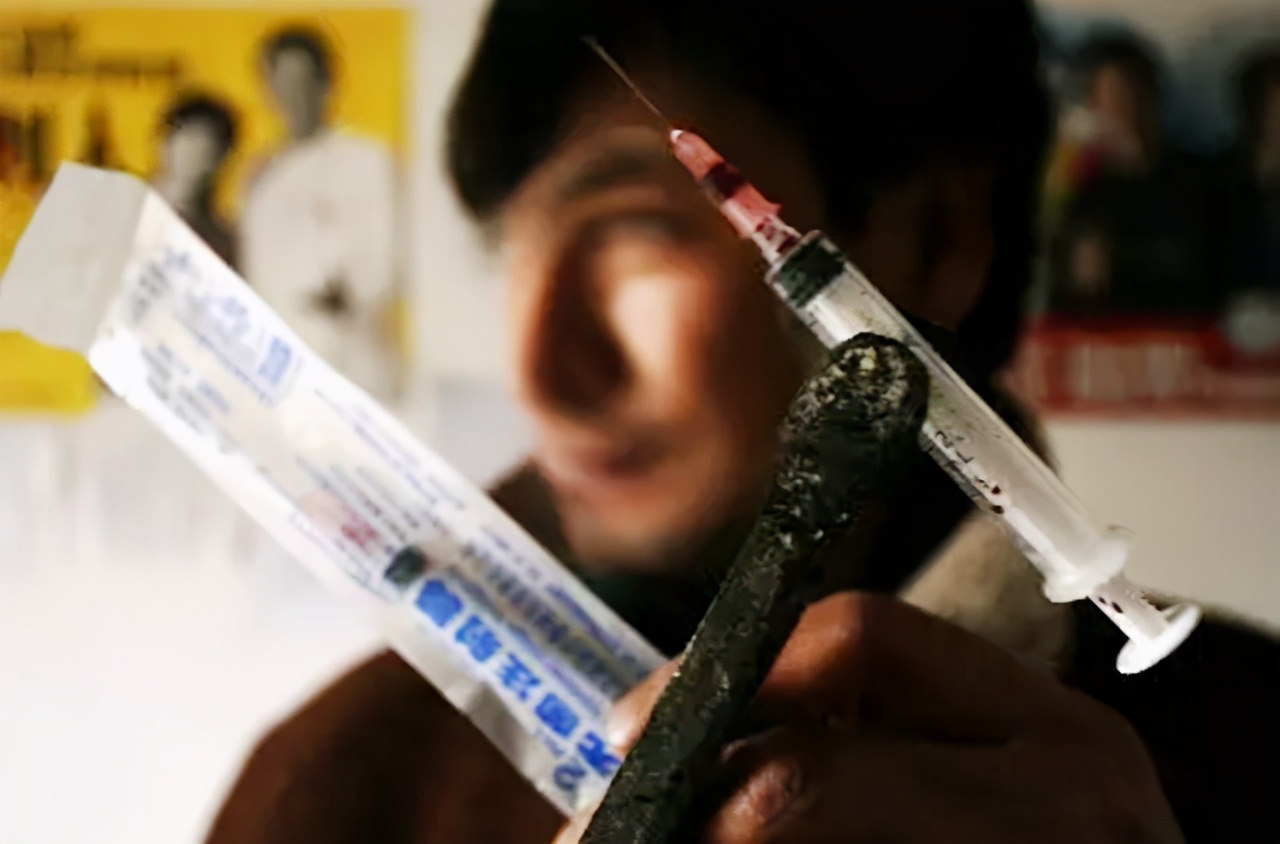 艾滋病毒来源于猩猩，第一个感染的人类是如何染上的？