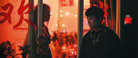 那么多小心试探的线索，那么多静水流深的情绪，原来我们都错过