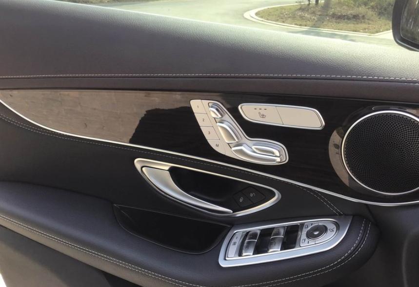 奔驰glc260和300的区别,奔驰glc260l2022款试驾