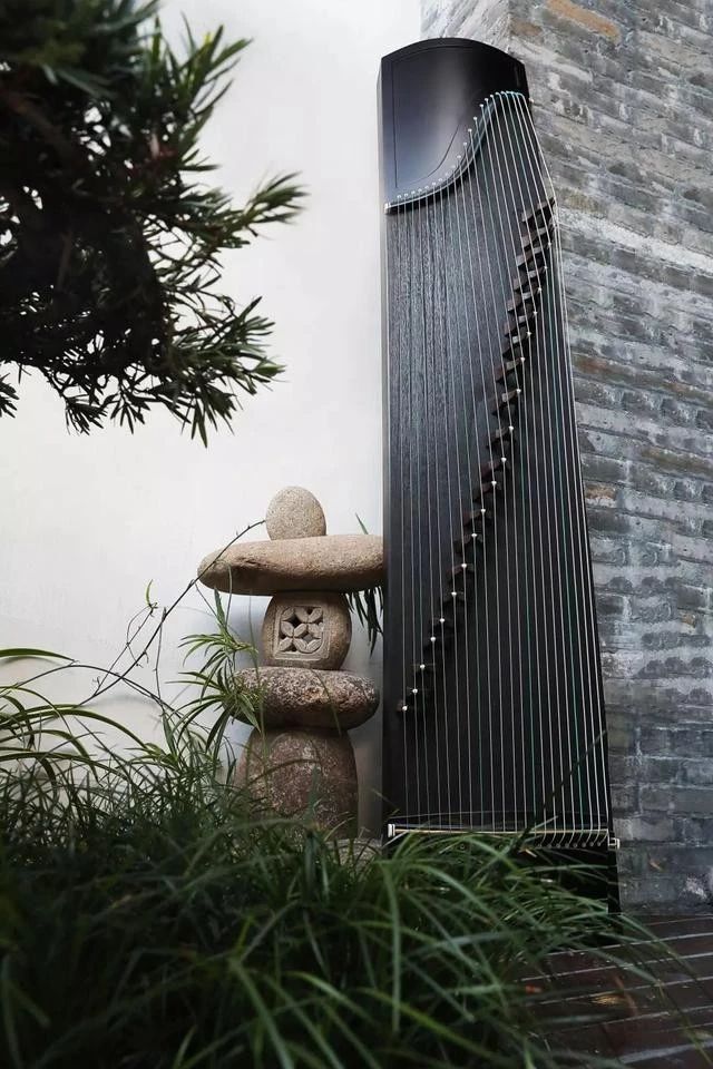 弹古筝触碰琴弦有杂音怎么解决,弹古筝有指甲的杂音是怎么回事