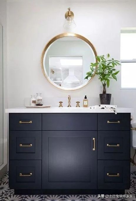 浴室柜选实木的还是塑钢的,pvc浴室柜可以防潮吗