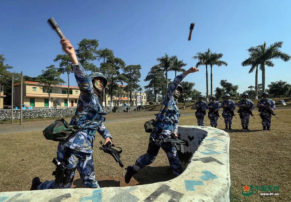 木柄*榴弹手**真是“山地战神器”吗？我国现在还装备吗？