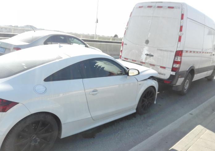 小剐蹭出租车走保险还是私了好,汽车剐蹭私了还能走保险吗