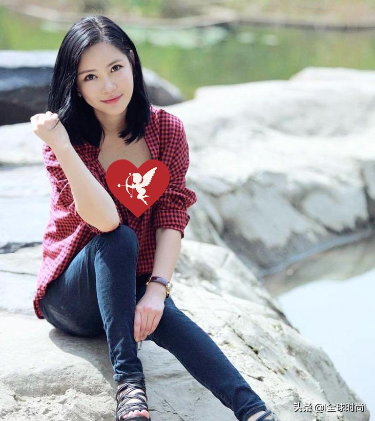 韩国“原装”模特，举止淳朴香脸轻匀牛仔裤高跟鞋轻松显苗条