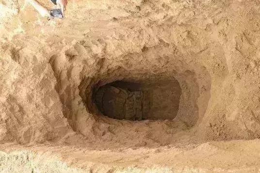 古墓都是怎么挖的,挖古墓的正确位置图