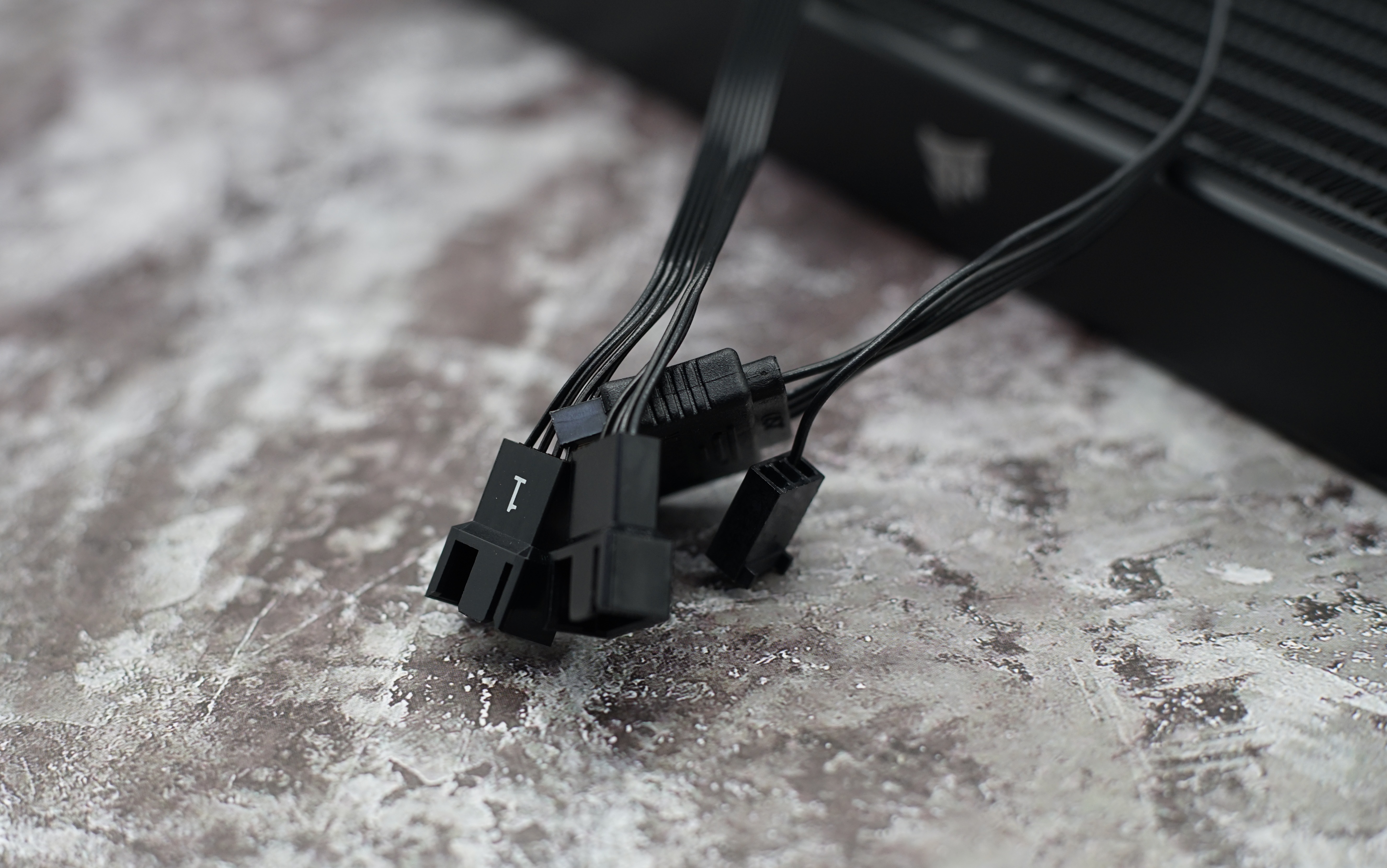 5800x3d240水冷,5800x3d240水冷能压得住吗