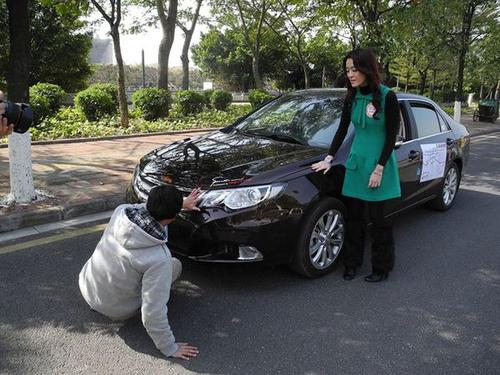 高速上遇到碰瓷怎么处理,在高速上遇到碰瓷的怎么办