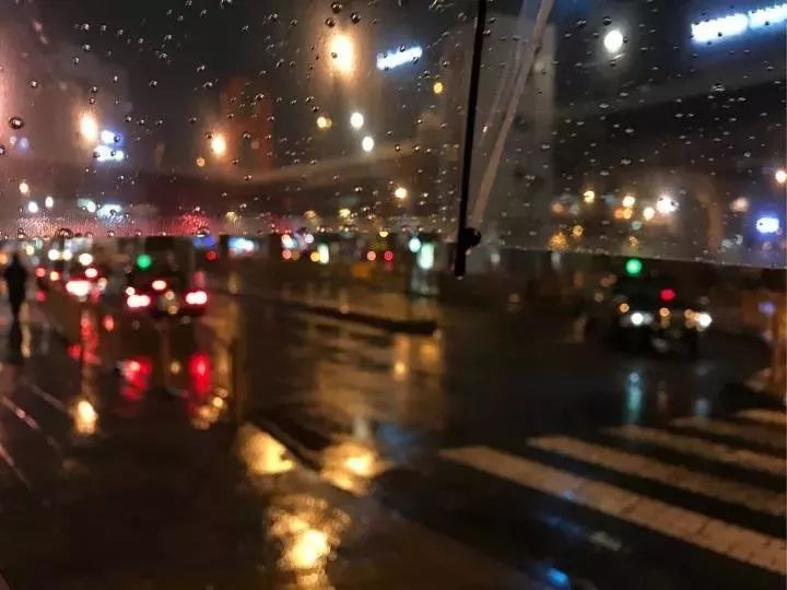 为什么日本人都用透明伞,透明伞有什么好处