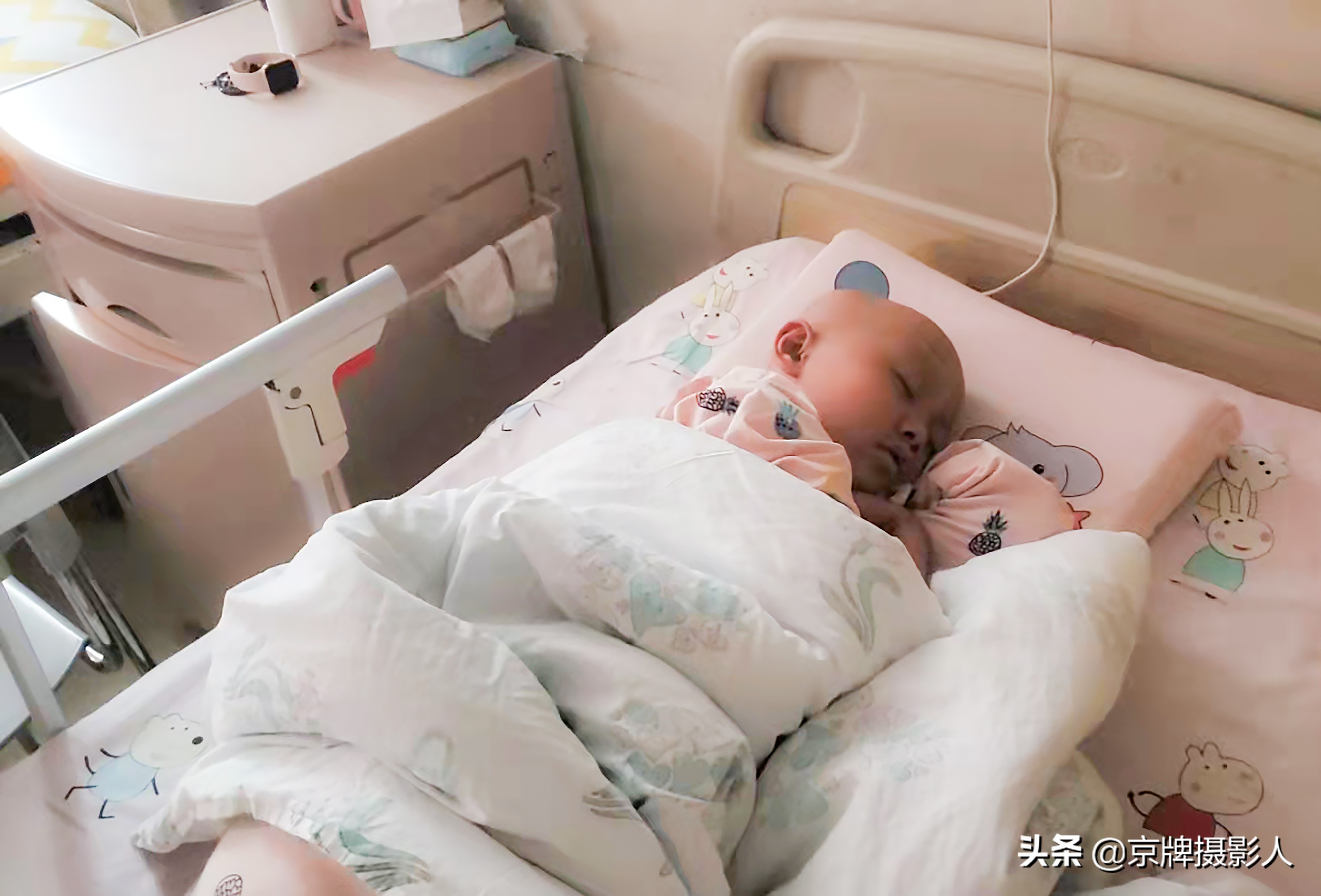 河南女孩每天戴“假发”对着镜子找自尊，3年28次化疗身心遭重创