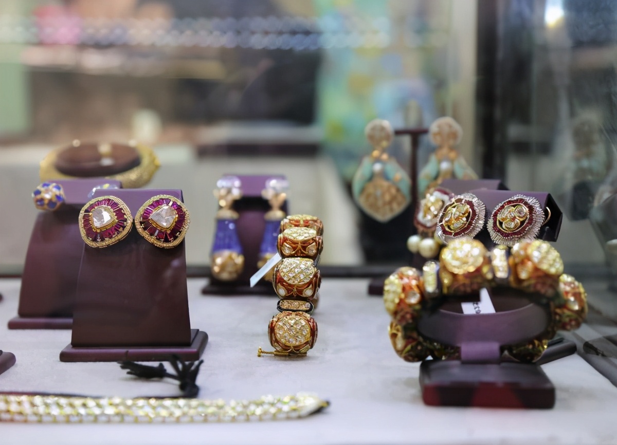 科威特人慷慨大方，首富财产更惊人，Gucci也来这里开高级珠宝店