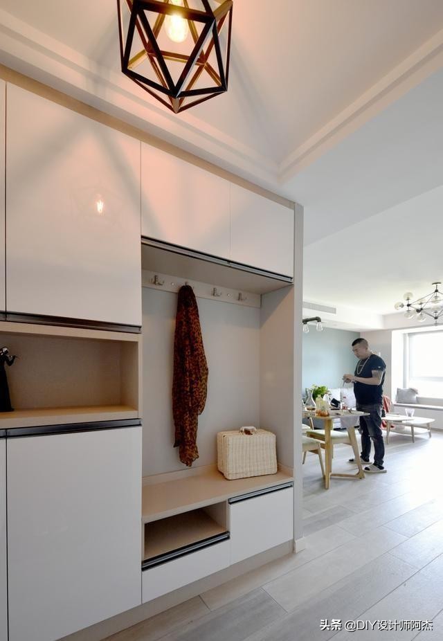 入户门右边一面墙酒柜鞋柜一体,入户门离墙比较窄怎样做法式鞋柜