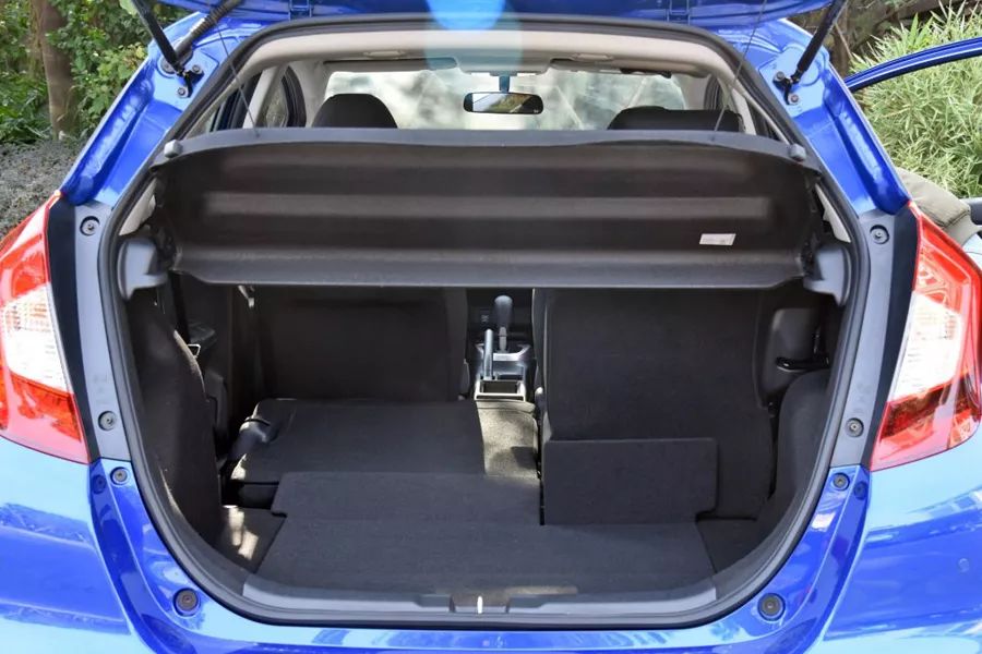 小型车大众poloplus和飞度对比,大众polo和本田飞度两者怎么选