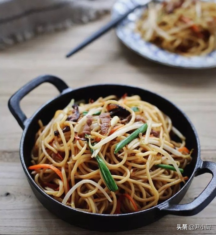 5星饭店大厨教你炒面做法，步骤简单，面条不起坨不粘，劲道好吃