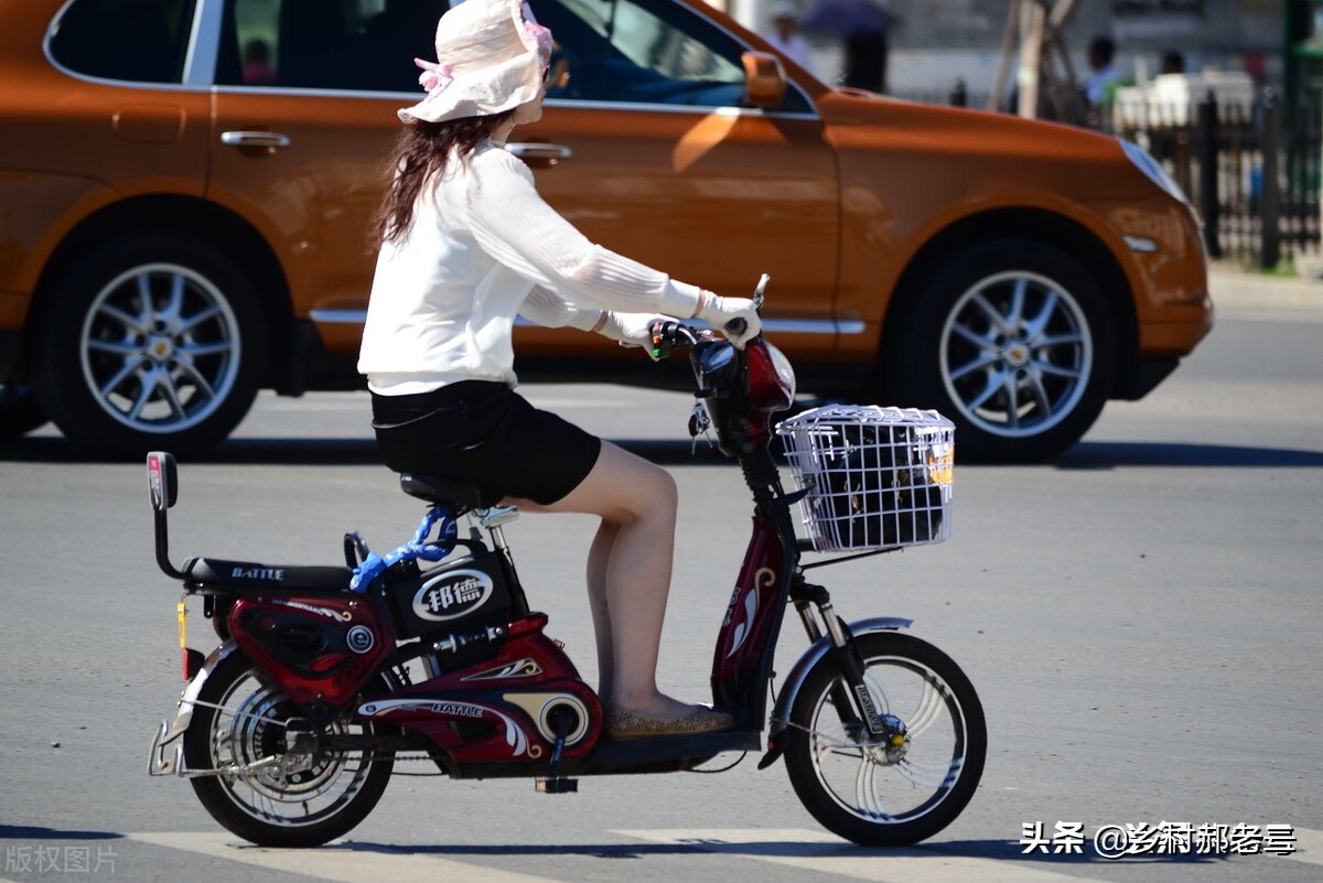 城里代步电动车还是摩托车,农村买摩托车还是电动车