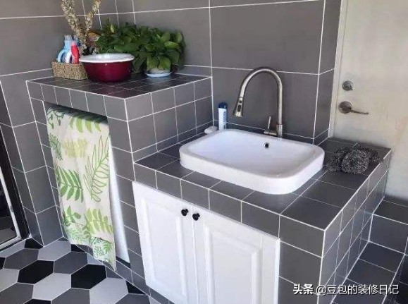 瓷砖做橱柜还是木板做橱柜,家庭装修用什么板材做衣柜橱柜好