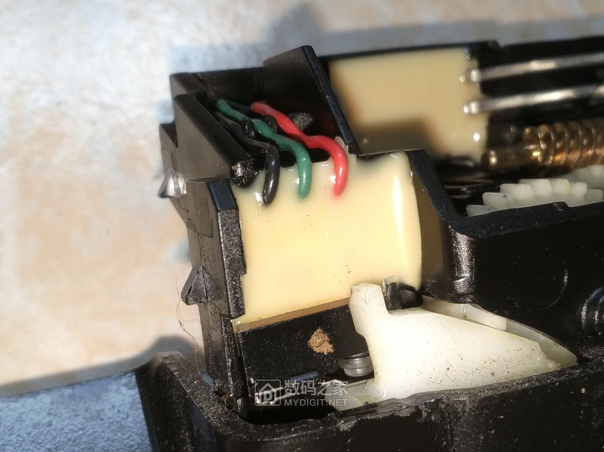 福特嘉年华尾箱关好仪表显示未关,福特嘉年华后备箱锁维修