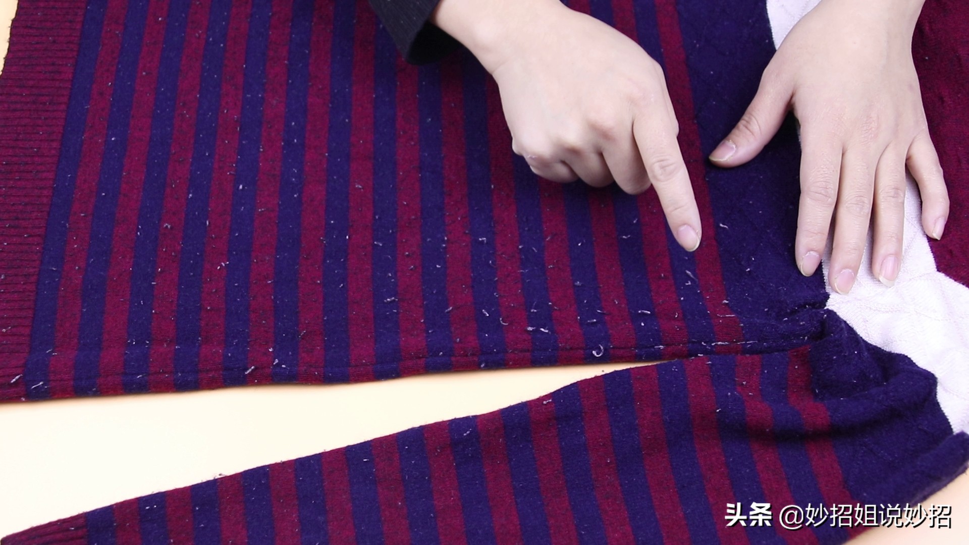 衣服起球不用梳子,衣服起球用刀片和梳子