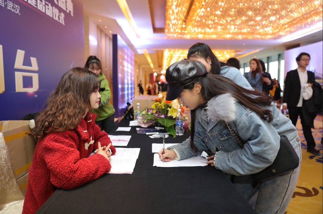 展望未来砥砺前行视频,盘点湖北汽车产业