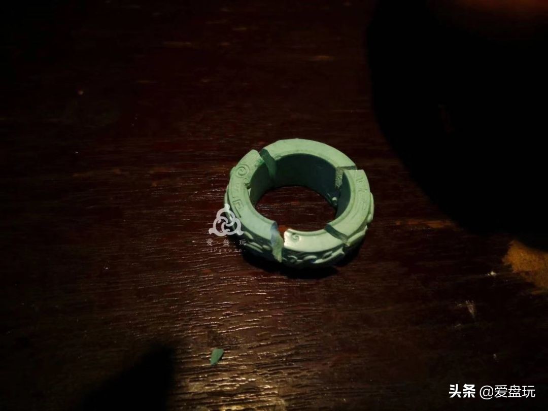 5位数买的绿松石手串，一拳飞出去，碎了一地