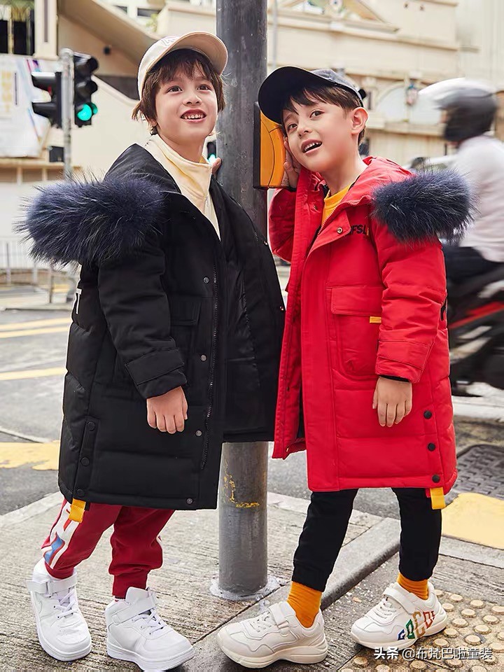 童装年终大促促销活动,吸引顾客的童装促销打折牌子