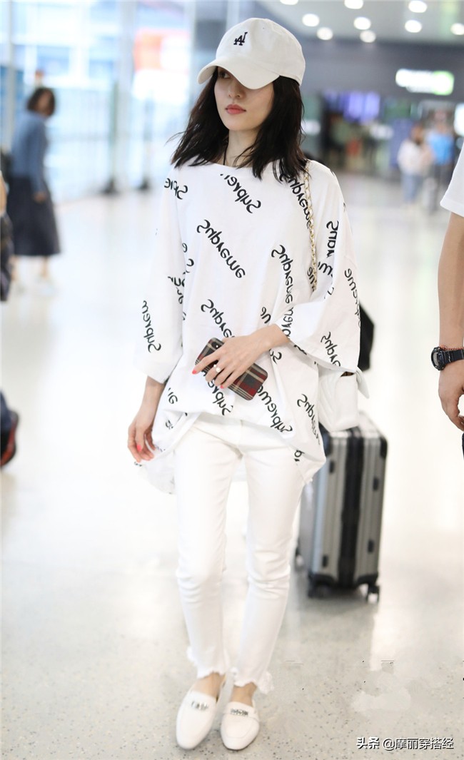 白色t恤不费力气的穿搭,白色t恤不显黑