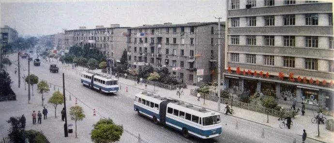 新疆天山一条街,天山一条街简介
