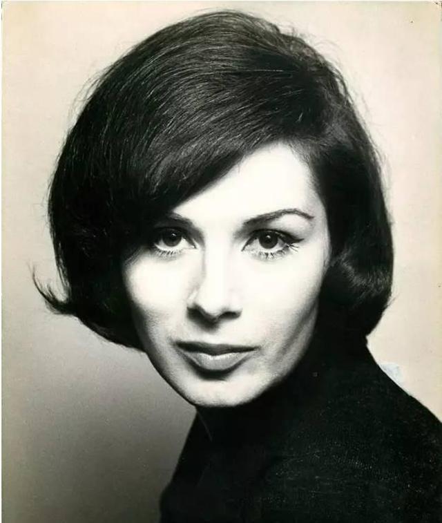 英国最美变性人：嫁给“异装癖”贵族，饱受歧视，法律为她而改变