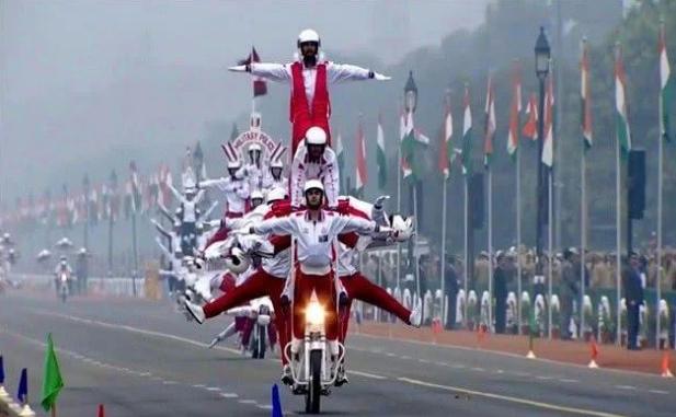 取消摩托车特技后，谁来解释印度阅兵式上的“演算数学题”表演