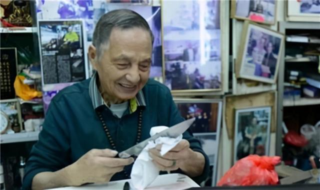 “香港刀王”陈当华：磨一把菜刀千元天价，为何顾客还是抢着买？