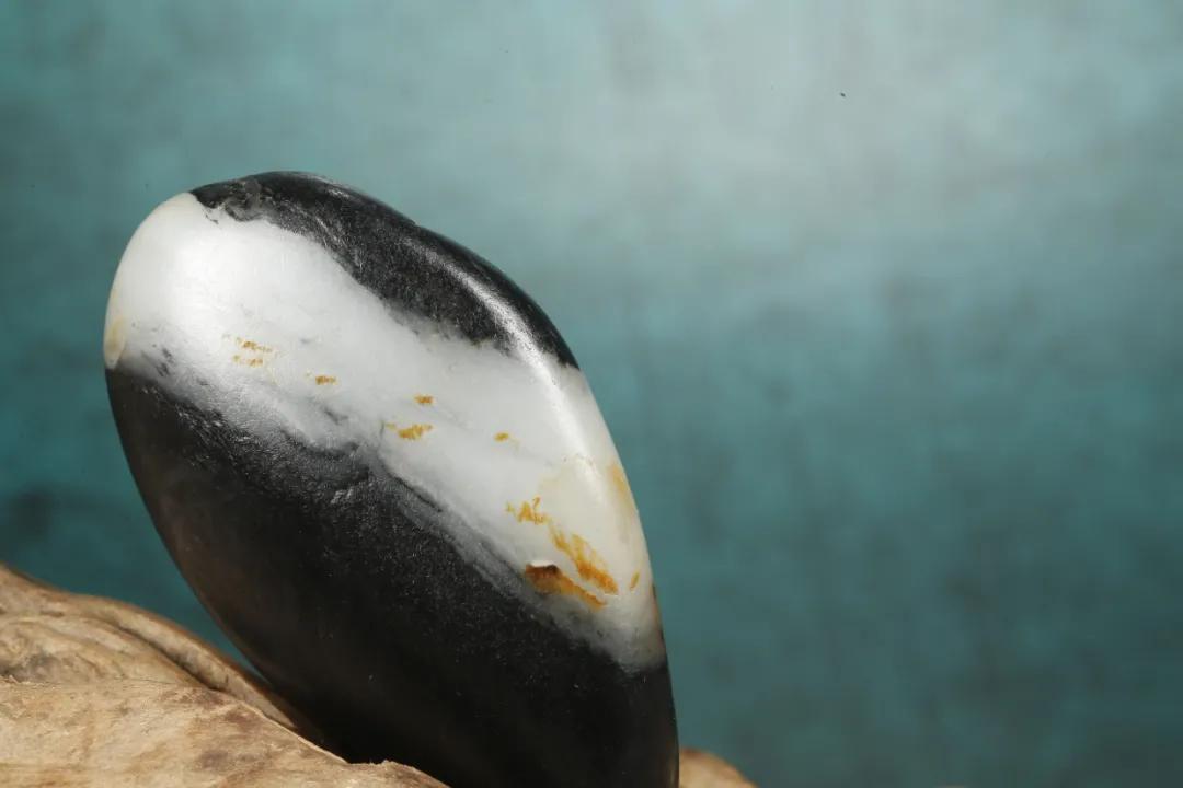 和田青玉青花籽料图片欣赏,和田玉青花籽料一线天精品