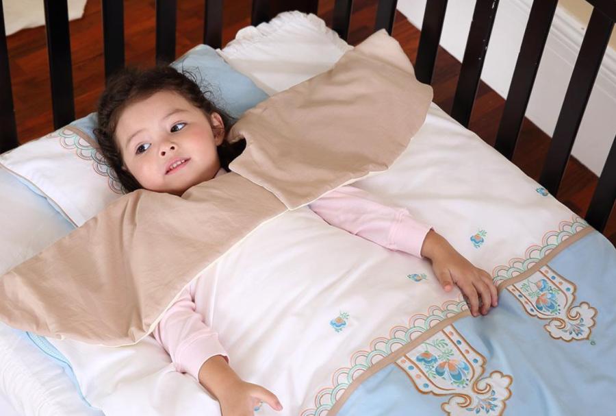 孩子晚上睡觉老是蹬被子怎么解决,小孩睡觉喜欢蹬被子怎么解决