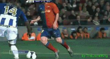 实况足球手游梅西精彩过人集锦,足球梅西过人技巧