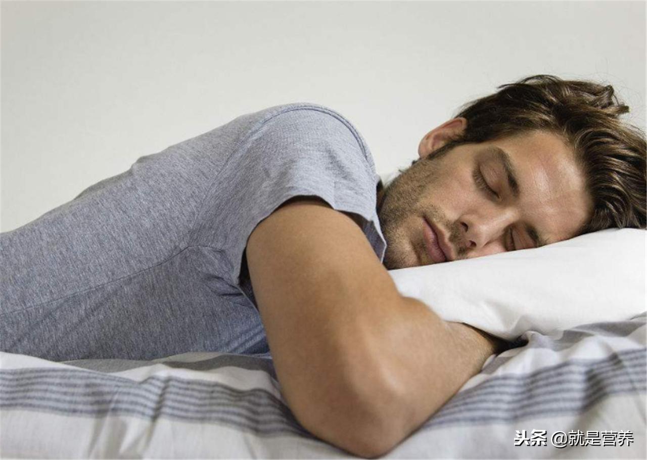 睡觉打呼噜的原因及解决方法,睡觉打呼噜的原因及解决方法大全