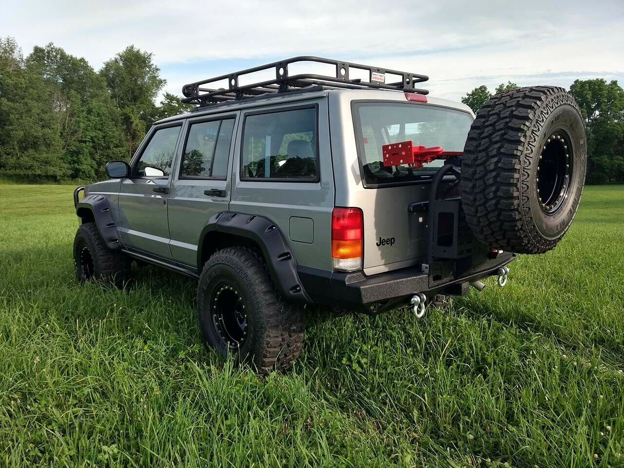 爆改的Jeep切诺基，太帅了！这气场一点也不输牧马人嘛