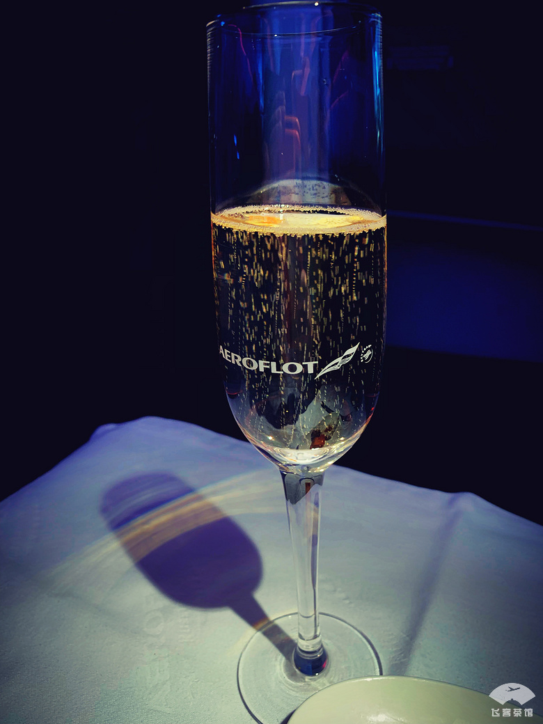 俄航舒适经济舱,上海飞莫斯科俄航餐食