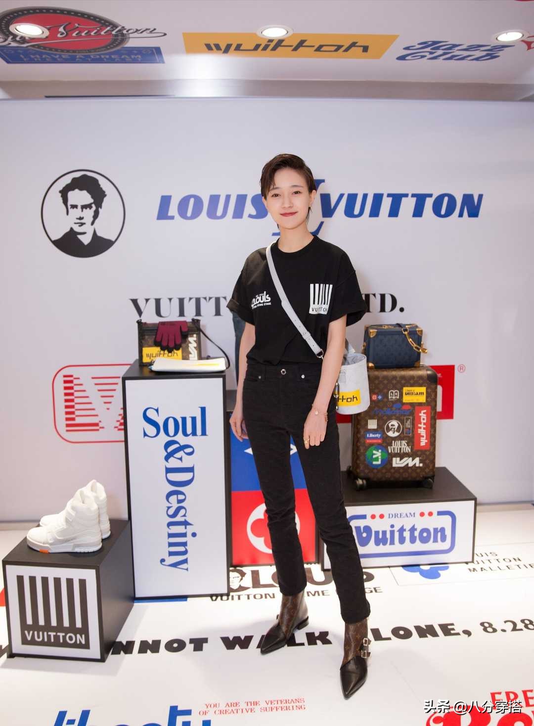 焦俊艳穿搭又飘又飒,焦俊艳西装帅气