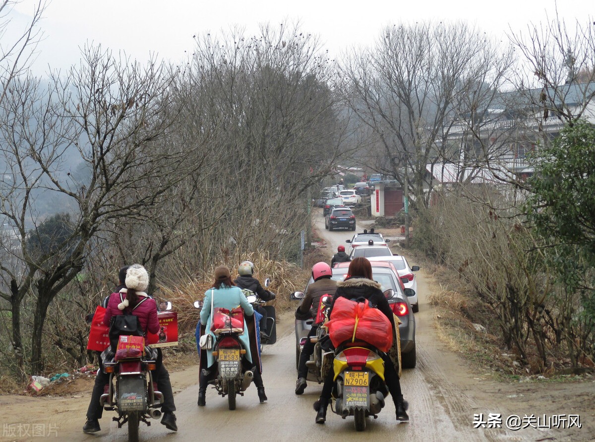 俗语入土不拜客,入土不拜客热孝不登门下一句