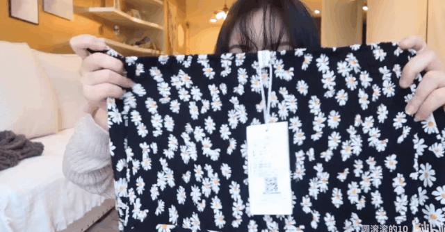 张大奕和雪梨小雏菊碎花裙,网红店铺张大奕