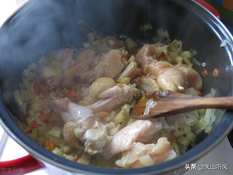 俗语“小孩吃了猪尾巴”的下一句是什么？你还记得哪些类似说法？