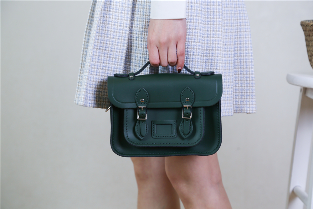 复古绿剑桥包如何搭配,英伦风剑桥包推荐