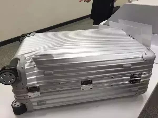 细致到变态的日本人，居然是这么对待我们的行李的！