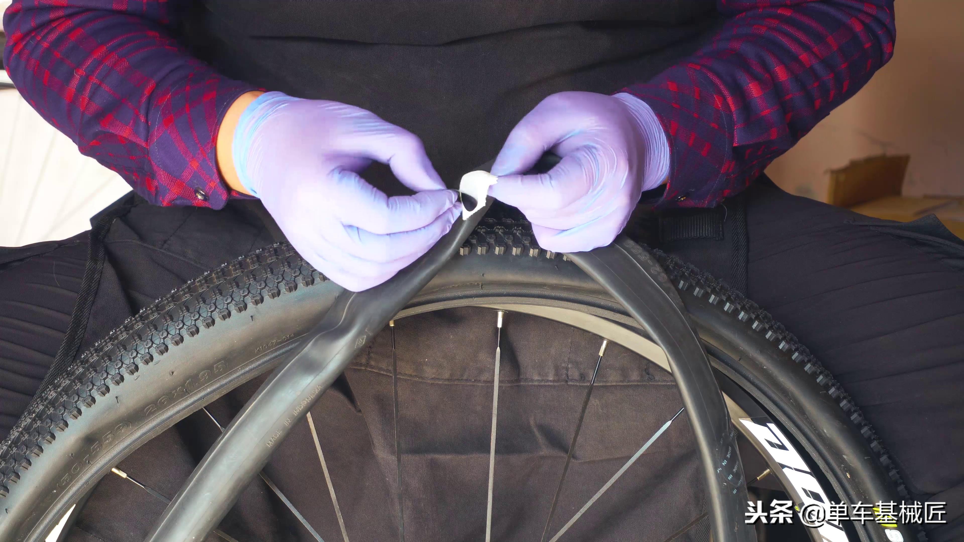 单车基械匠维修视频,自行车更换内胎和补胎技巧图解